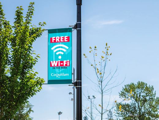 Blue banner in park offering free Wi-Fi.