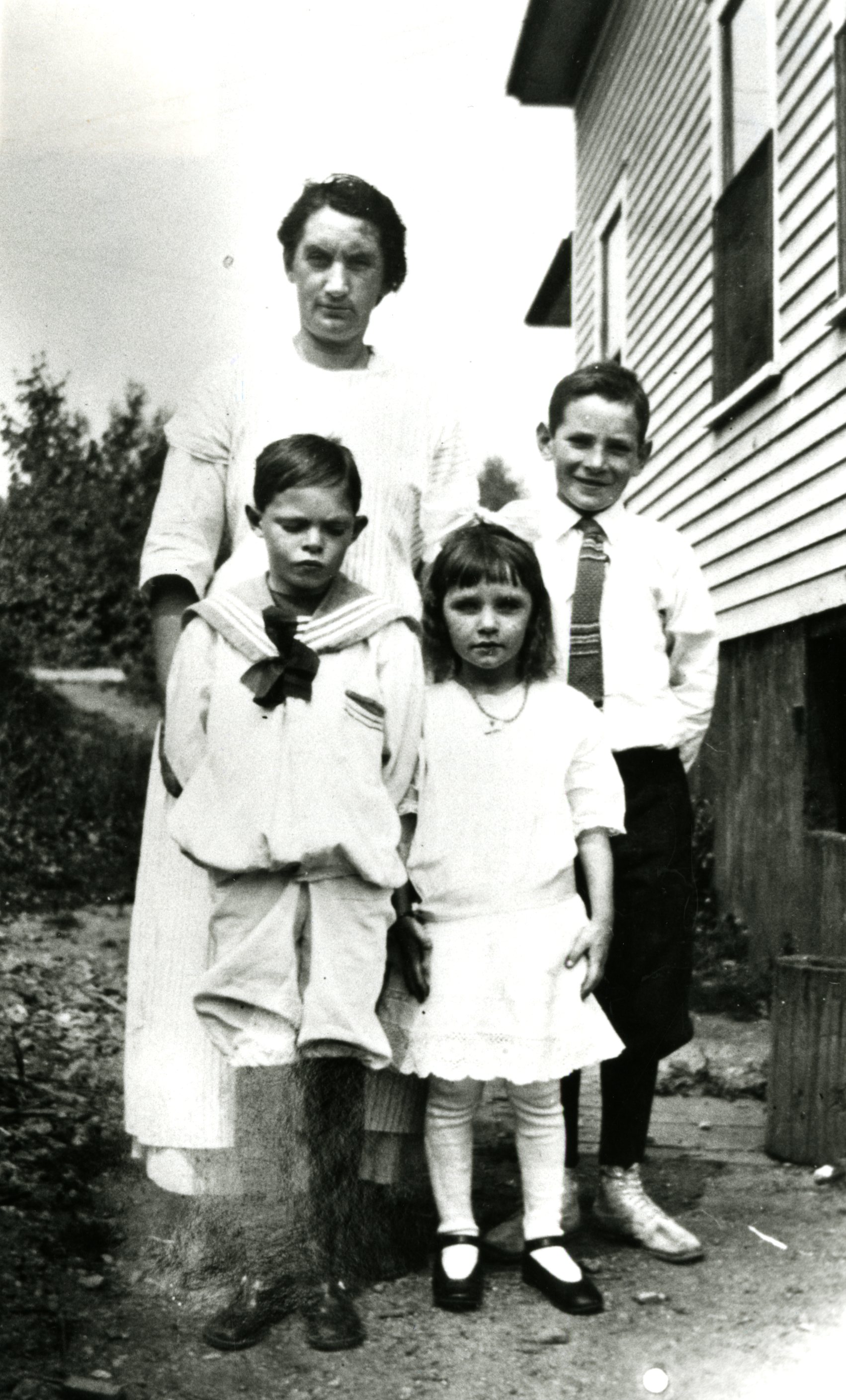 Windram Family, Circa 1920 (JPG)  Opens in new window