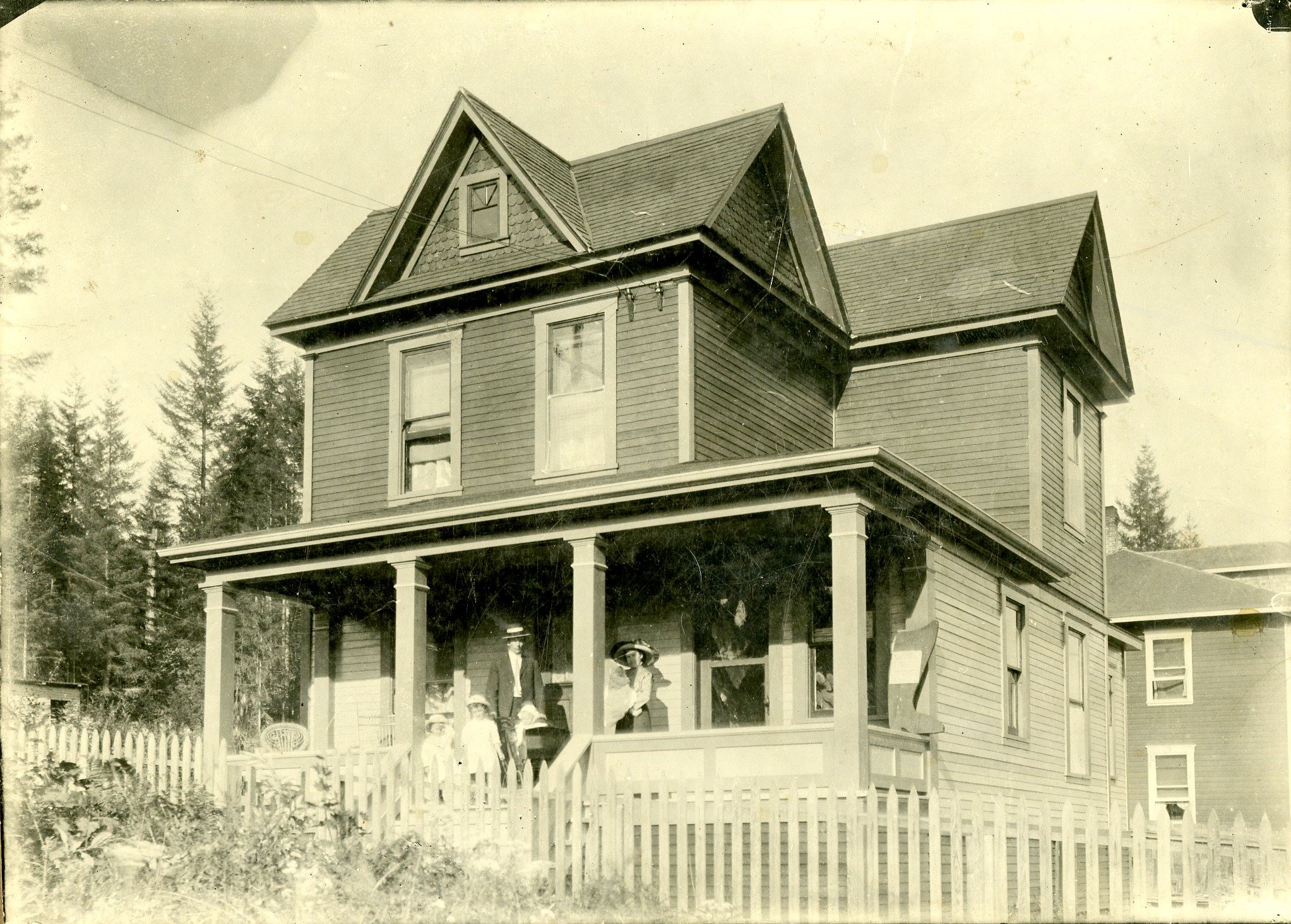 1 - MH_2011_3_31_Bedard_and_Boivin_House_311_Laval_St__1913